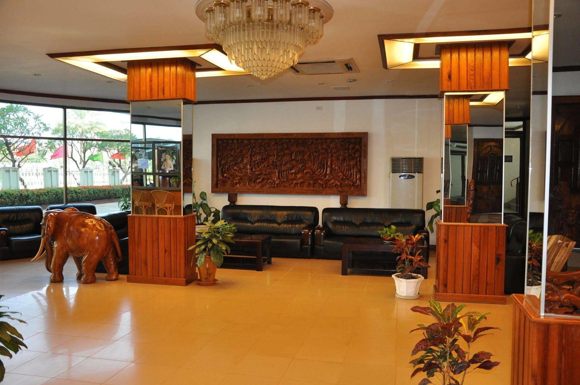Mekong Hotel Вьентьян Экстерьер фото