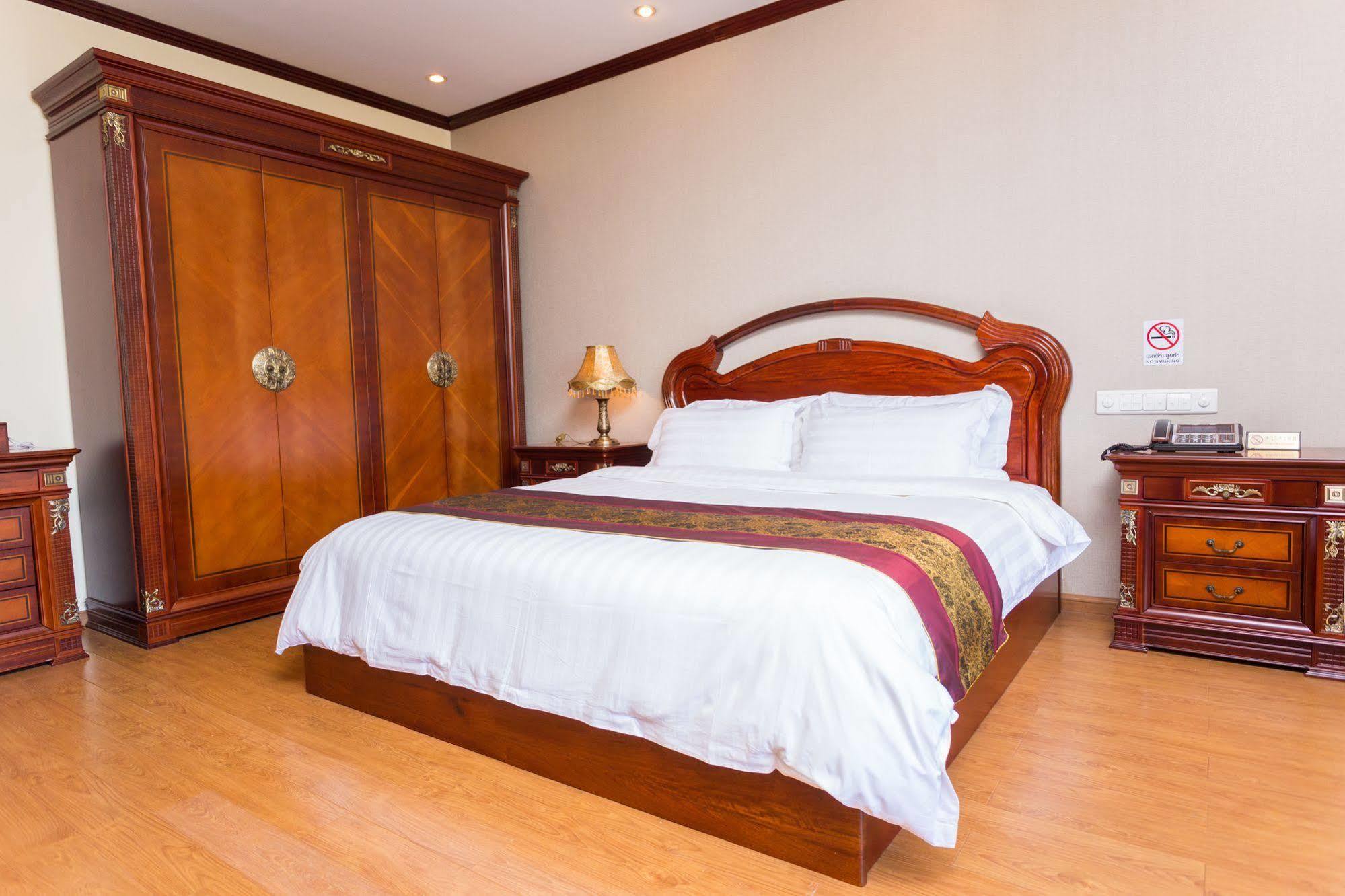 Mekong Hotel Вьентьян Экстерьер фото