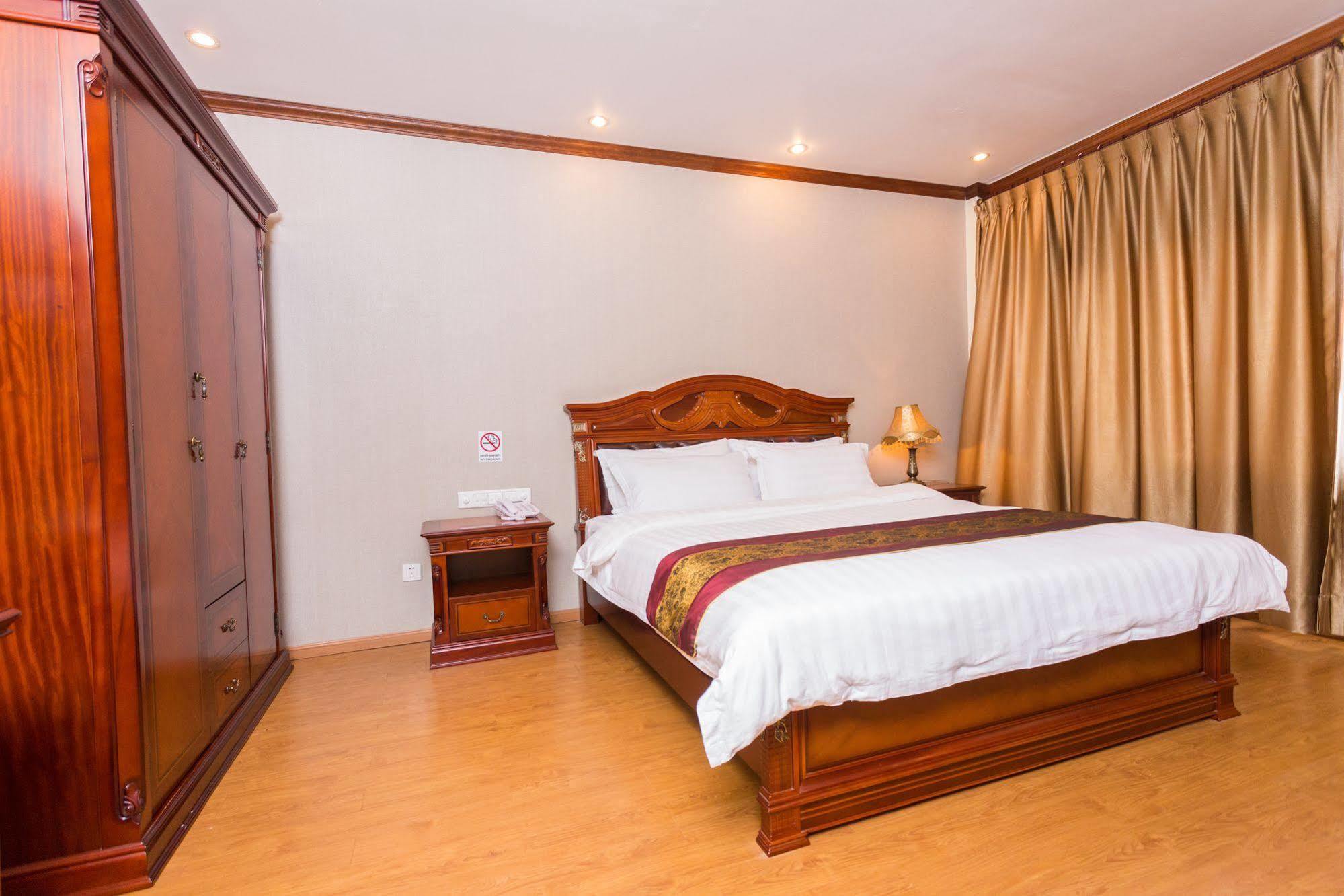 Mekong Hotel Вьентьян Экстерьер фото