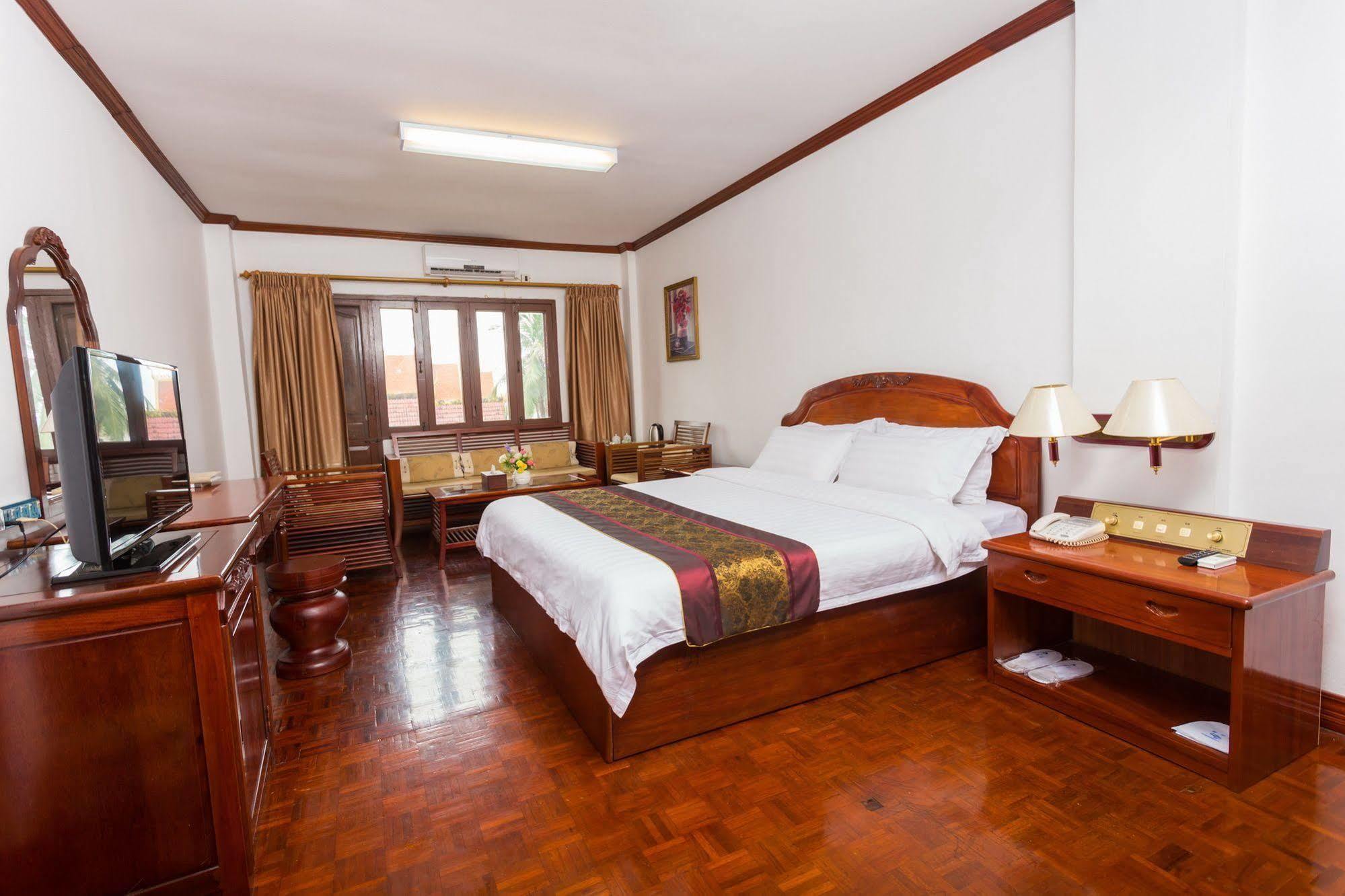Mekong Hotel Вьентьян Экстерьер фото
