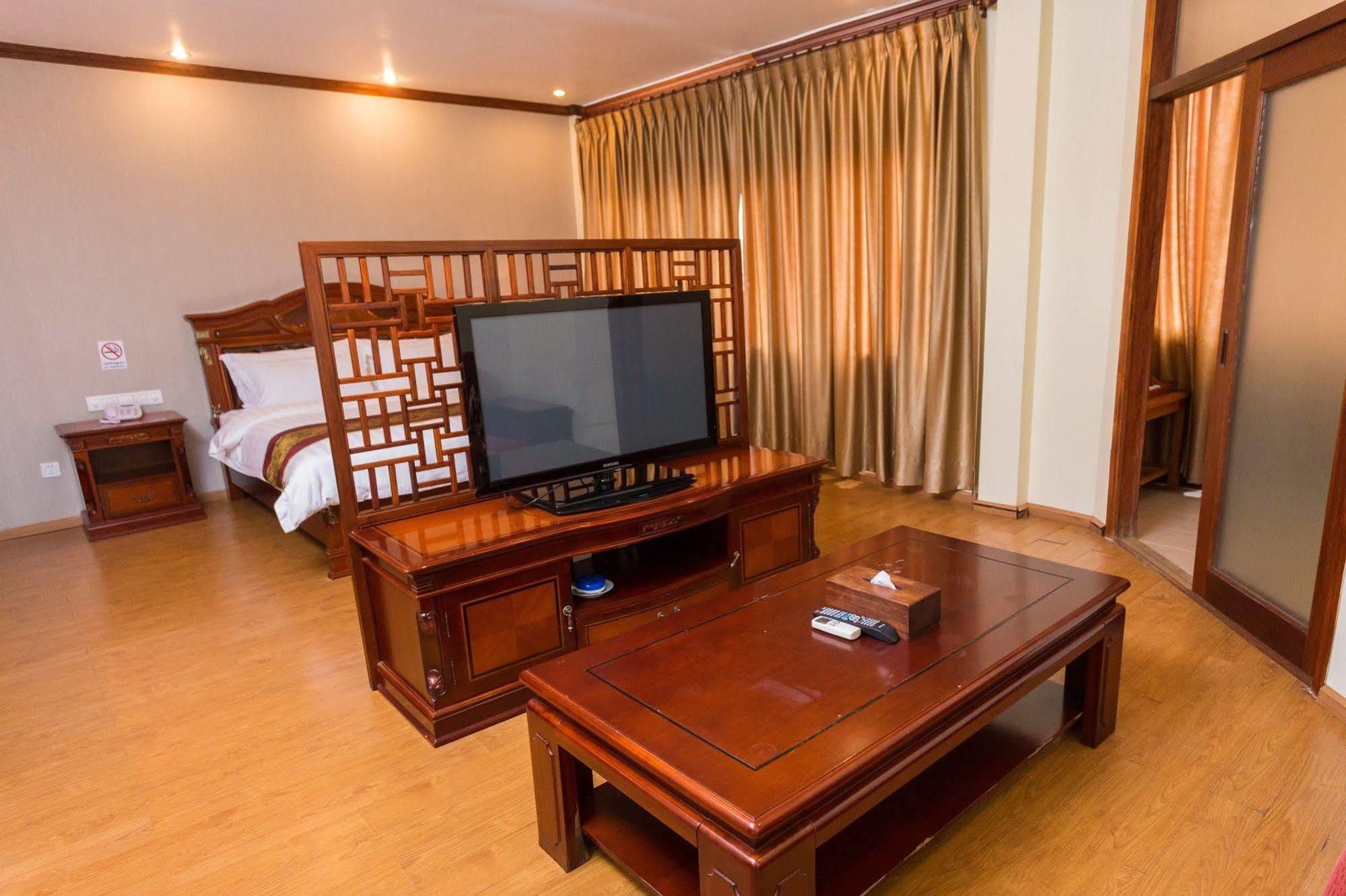Mekong Hotel Вьентьян Экстерьер фото