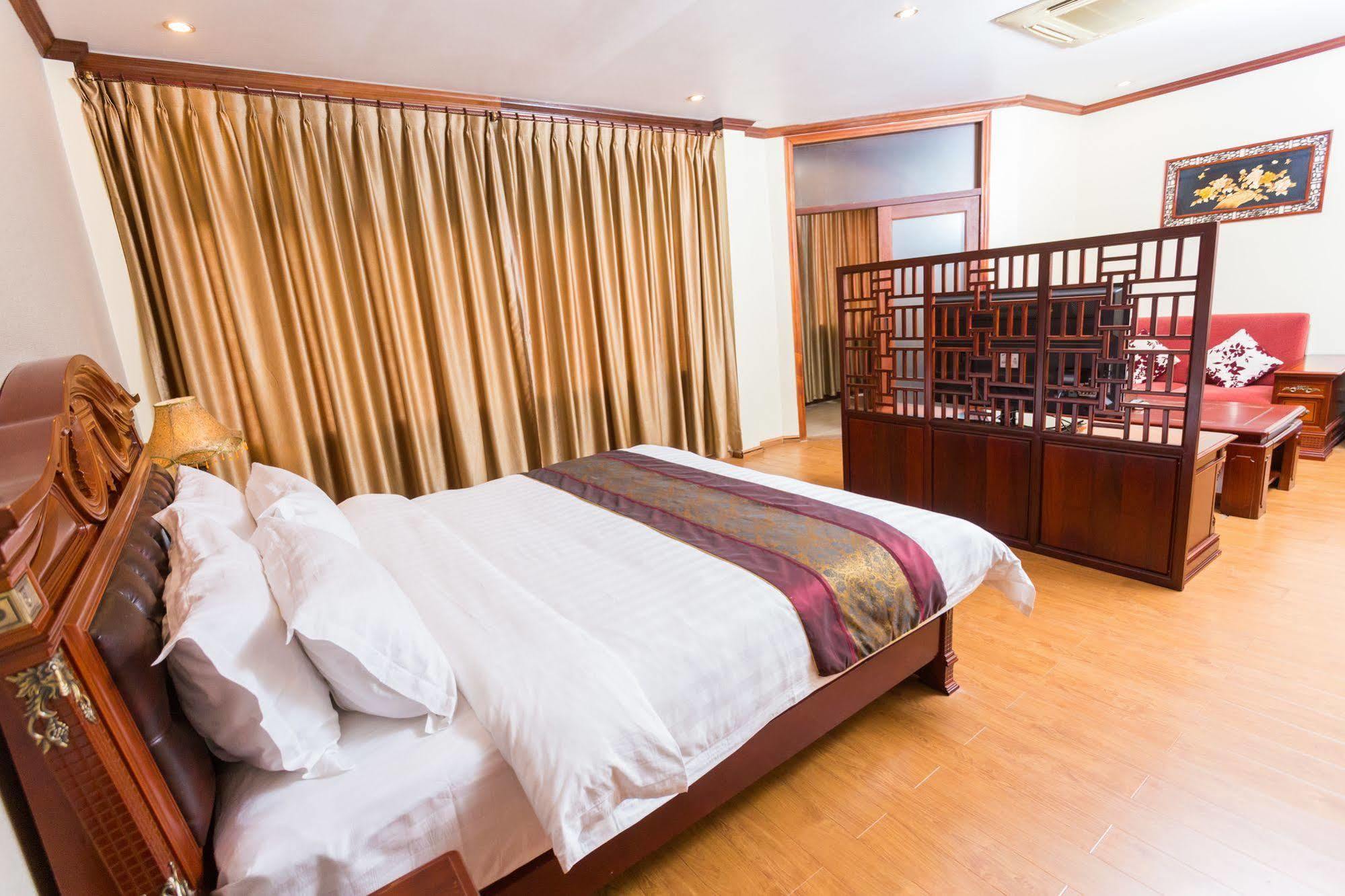 Mekong Hotel Вьентьян Экстерьер фото