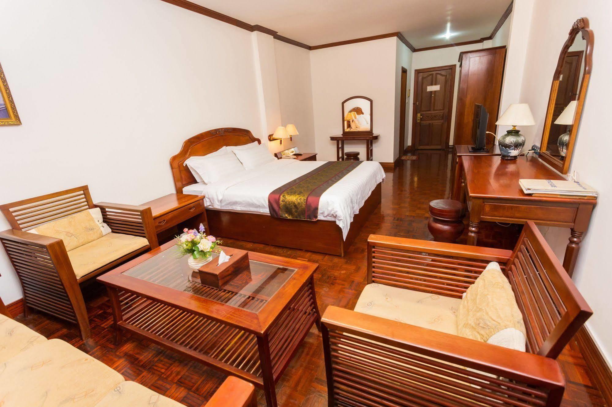 Mekong Hotel Вьентьян Экстерьер фото