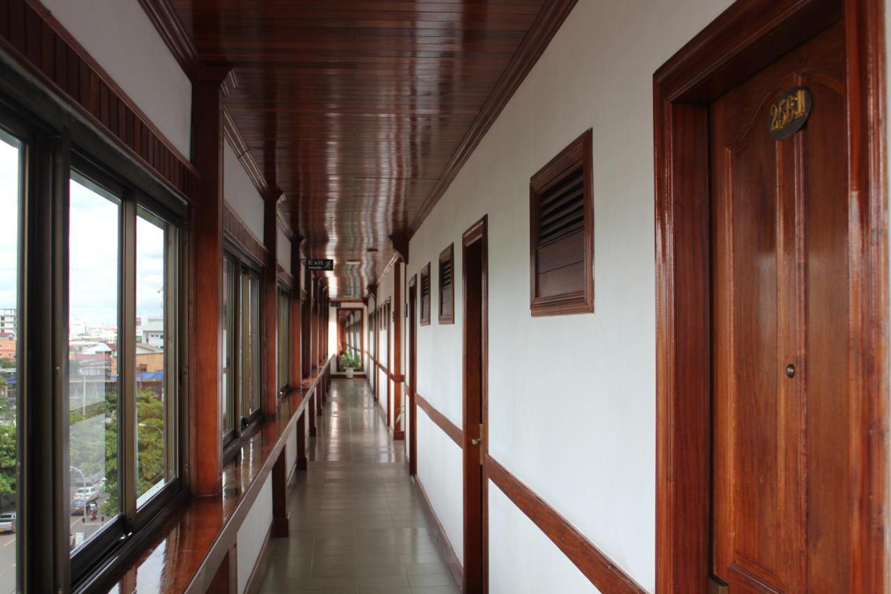 Mekong Hotel Вьентьян Экстерьер фото